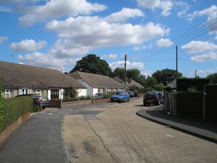 Hartley-Kent: Green Way, Entrance